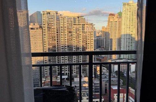 Legazpi Village Apartment | Condo in Red Residences -Self Check-in - Fast Wi-Fi