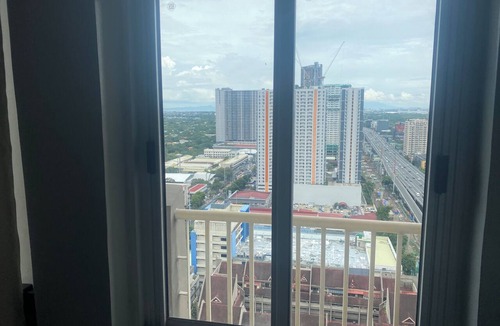 Bangkal Condo | Cozy 1-bedroom 40sqm twin condo unit with AC in delightful Makati City.