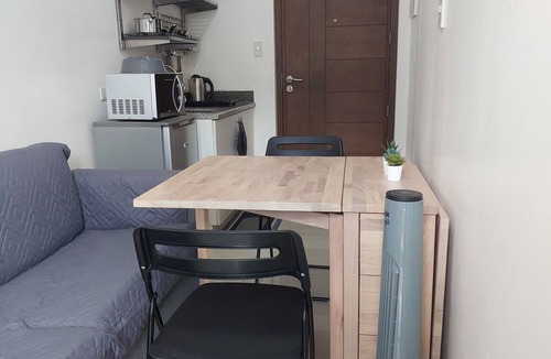 Marikina Condo | Cozy 1-bedroom condo in gorgeous Marikina with AC and Wifi
