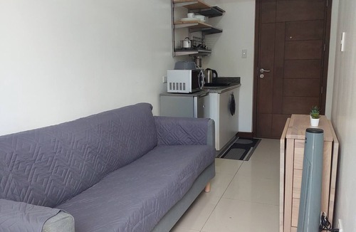 Marikina Condo | Cozy 1-bedroom condo in gorgeous Marikina with AC and Wifi