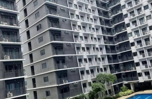 Tambo Condo | Cozy 1-bedroom condo in serene Pasay City with AC