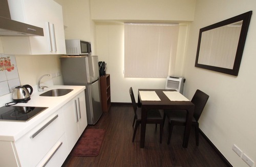 Downtown Apartment | Cozy 1-Bedroom unit @Knightsbridge 0711