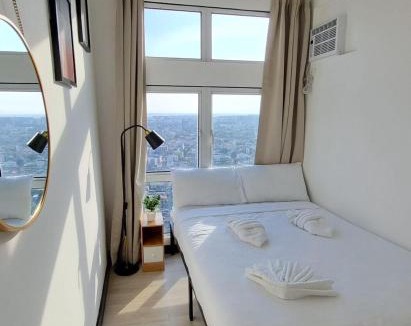 San Lorenzo Apartment | Cozy 1 BR San Lorenzo Place Netflix 4KM from NAIA