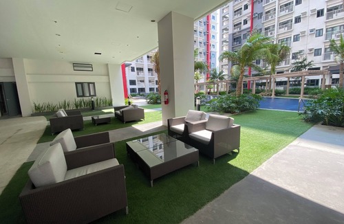 Paranaque Condo | Cozy 2-bedroom condo with AC in vibrant Parañaque