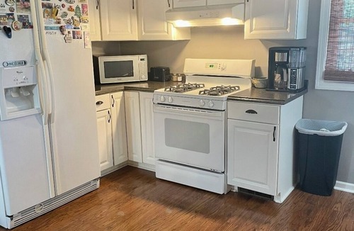 Hannibal House | Cozy 3 bed, 2 bath home close to historic downtown Hannibal