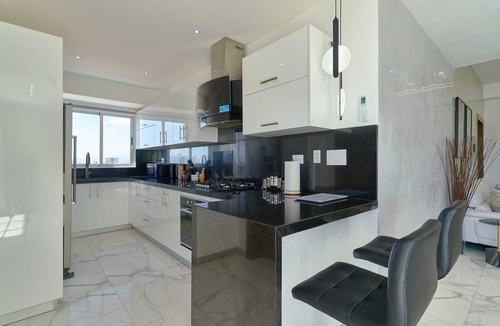 Evaristo Morales Apartment | Cozy 3 bedroom Apt/Outdoor Pool/Gym/parking space