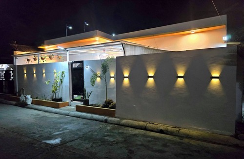 Leganes House | Cozy 3-BR house. 15 pax. Fast WIFI. Near Iloilo airport. Pet friendly