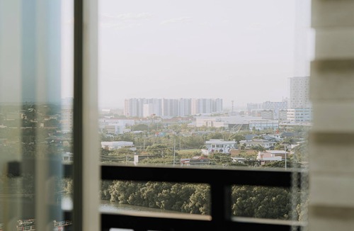Iloilo City Proper Condo | Cozy and Modern 2-Bedroom Condo with Breathtaking View of Iloilo City River