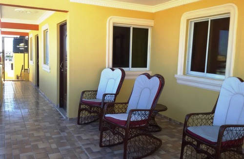 Corales del Sur Apartment | Cozy Apartment Near Airport Wi-Fi & Parking