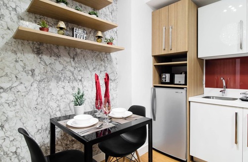 Mandaluyong Condo | Cozy condo with AC in soothing near Rockwell