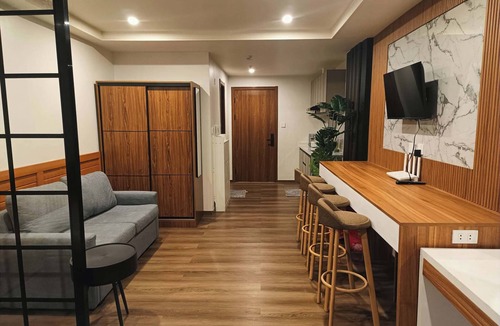Baguio Apartment | Cozy Modern Studio with Balcony in City Center Baguio