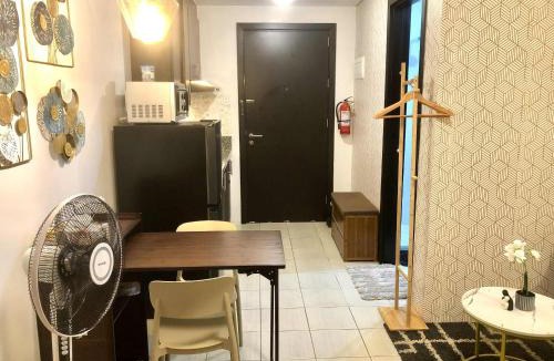 Barangka Ilaya Apartment | Cozy Staycation in Pioneer Woodland Mandaluyong