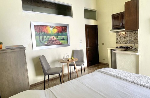 San Anton Apartment | Cozy studio 6 minutes from the first Cathedral of the Americas