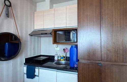 Legazpi Village Hotel | Cozy Studio Overlooking the City