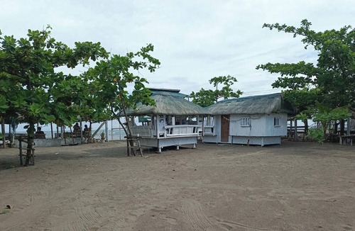Palauig Cabin | Dael's Calm Beach, 35 mins to Bagsit River and Mount Tapulao