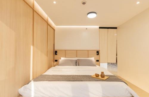 Bagumbayan Apartment | Eastwood City 1BR Muji Home Luxe Minimalist Fast WiFi