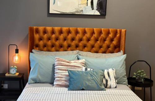 Bonifacio Global City Apartment | Elegant 1 BR Condo with Balcony in Uptown Parksuites II, BGC
