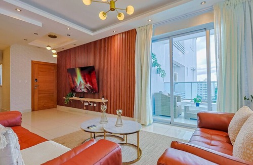 Downtown Santo Domingo Apartment | Elegant City Center 2BD Apt, King Bed, Full AC, Fast Wi-Fi, Pool, Near all