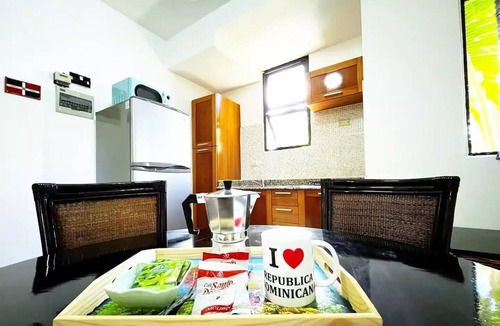 El Centro Apartment | Fabulous 2 bedroom Beach Apt with a KING SIZE bed.