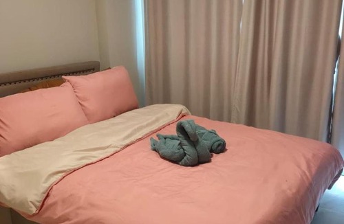 Paranaque Apartment | Facing Pool w Balcony MOA BP1741