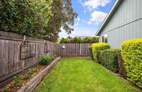 Hillsboro House | Fantastic Single Level Ranch Layout, Fenced Backyard w/Large Deck, New Decor and Furnishing