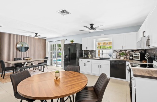 Dania Beach House | FIFA Perfect Pool Oasis w/ Tiki Bar Near Hard Rock Casino