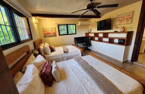 La Vega Province Bed & Breakfast | Flamingo Grand Suite - Brisal Mountain Retreat