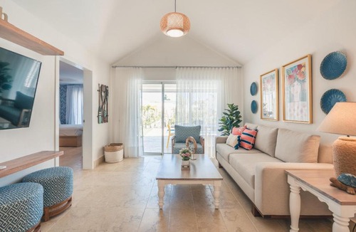 Los Maestros Villa | Fresh and chill villa at Green one w private pool