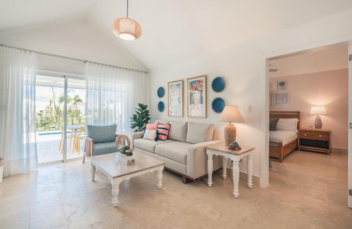 Los Maestros Villa | Fresh and chill villa at Green one w private pool