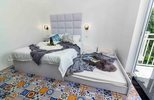 Mactan Export Processing Zone Apartment | Fresia by J&J (Near Airport| Wi-Fi |Netflix)