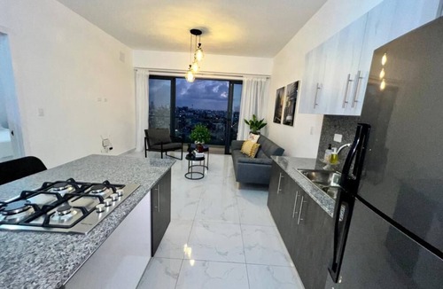 Evaristo Morales Apartment | GABBY'S SKY APARTMENT WITH JACUZZ+GYM @EVARISTO