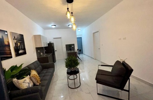 Evaristo Morales Apartment | GABBY'S SKY APARTMENT WITH JACUZZ+GYM @EVARISTO