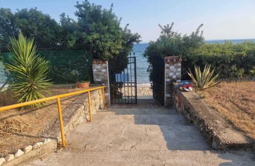 Gerakini Apartment | Galini 2 Beachfront Apartment
