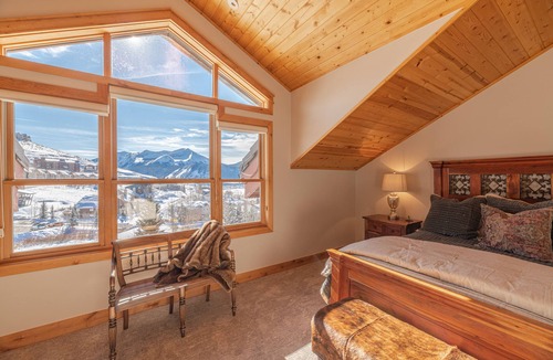 Mount Crested Butte Condo | Getaway in CB with your family @ 4 bedroom Penthouse@Black Bear Lodge!
