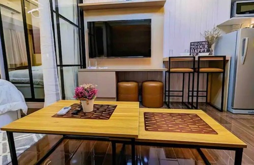 San Antonio Condo | Glam Private 1-BR AIR + Makati City Skyline View