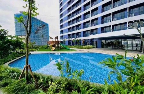 San Antonio Condo | Glam Private 1-BR AIR + Makati City Skyline View