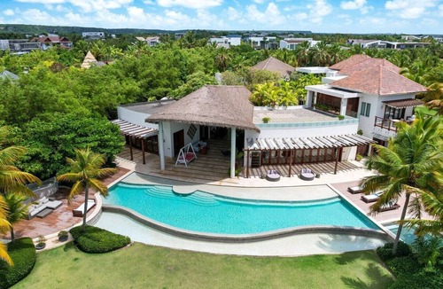 Punta Cana Villa | Golf Founders 28 with 8 bedrooms and full staff