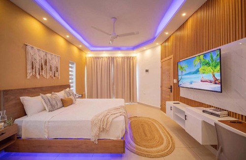 Urbanizacion Tavarez Villa | Green Palace 7 Bedroom Villa in Sosua with Security