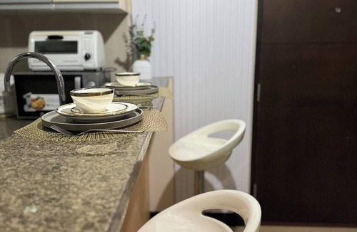 Legazpi Village Condo | Greenbelt Hamilton, 10 minutes walk to Glorietta, Landmark etc