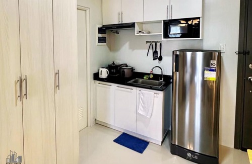 Puerto Princesa City Centre Apartment | Group Staycation in Palawan with Balcony & Free Pool Access up to 5pax - B2 5DiamondB