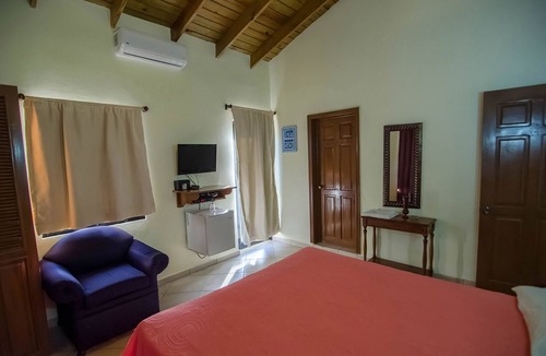 Villas Ana Maria Bed & Breakfast | Guest-friendly B&B steps from bars&beaches!