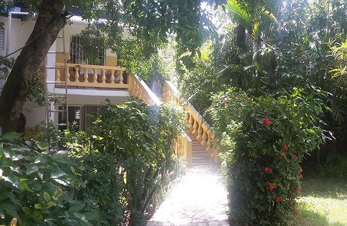 Los Charamicos Hotel | Guest-friendly budget room near Sosua beach