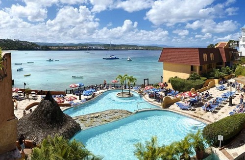 El Batey Hotel | Guest-friendly hotel room steps from beach&bars, with sea views