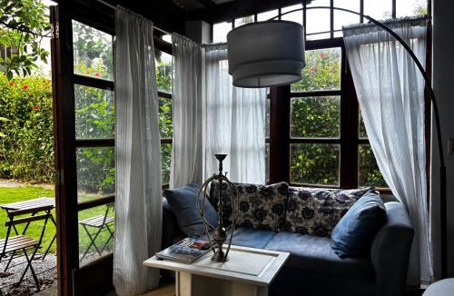 Cabrera Ski Chalet | Guesthouse in tropical villa with gorgeous garden