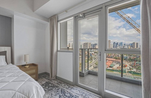 Pinagsama Apartment | High-Rise City View Studio, Modern Interiors, Prime BGC Location