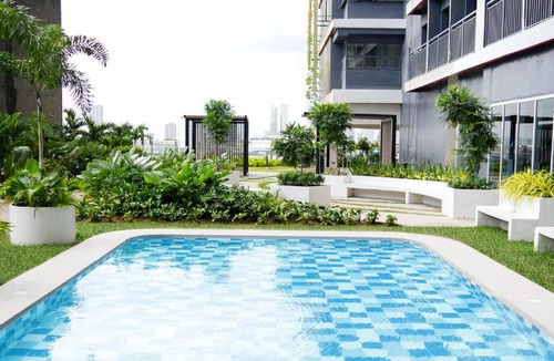 Legazpi Village Apartment | Homefort Twin Bed Suite - Red Residences Makati 1146