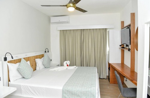 Zona Colonial Hotel | Honky Tonk Colonial