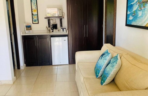 Playa Chiquita Hotel | Hotel room near Laguna beachHotel room near Laguna beach