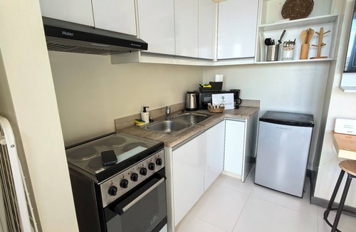 Legazpi Village Condo | Isla Room by Lakbay Urban Living