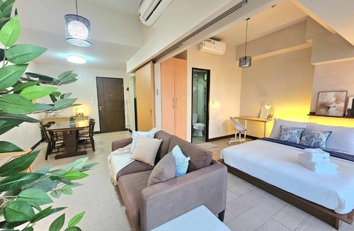 Legazpi Village Apartment | Japandi Zen 1BR Greenbelt Hamilton